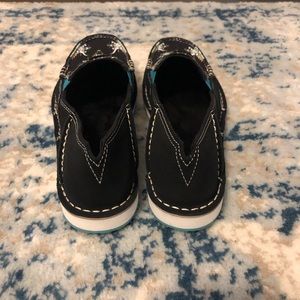 ariat cow skull shoes